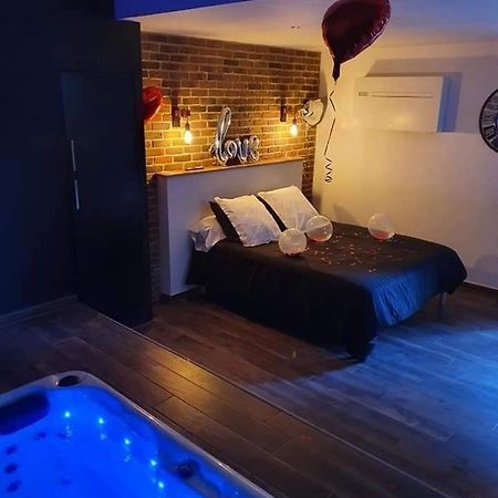 Chambre Romantique Avec Spa Privatif Ferriere-la-Grande Zewnętrze zdjęcie