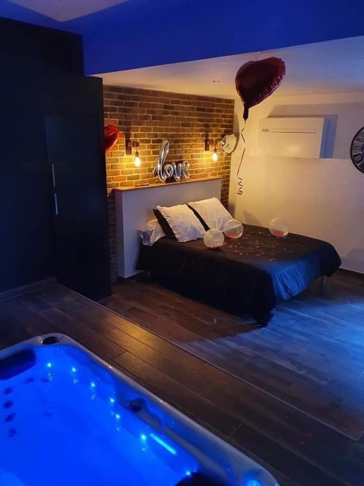 Chambre Romantique Avec Spa Privatif Ferriere-la-Grande Zewnętrze zdjęcie