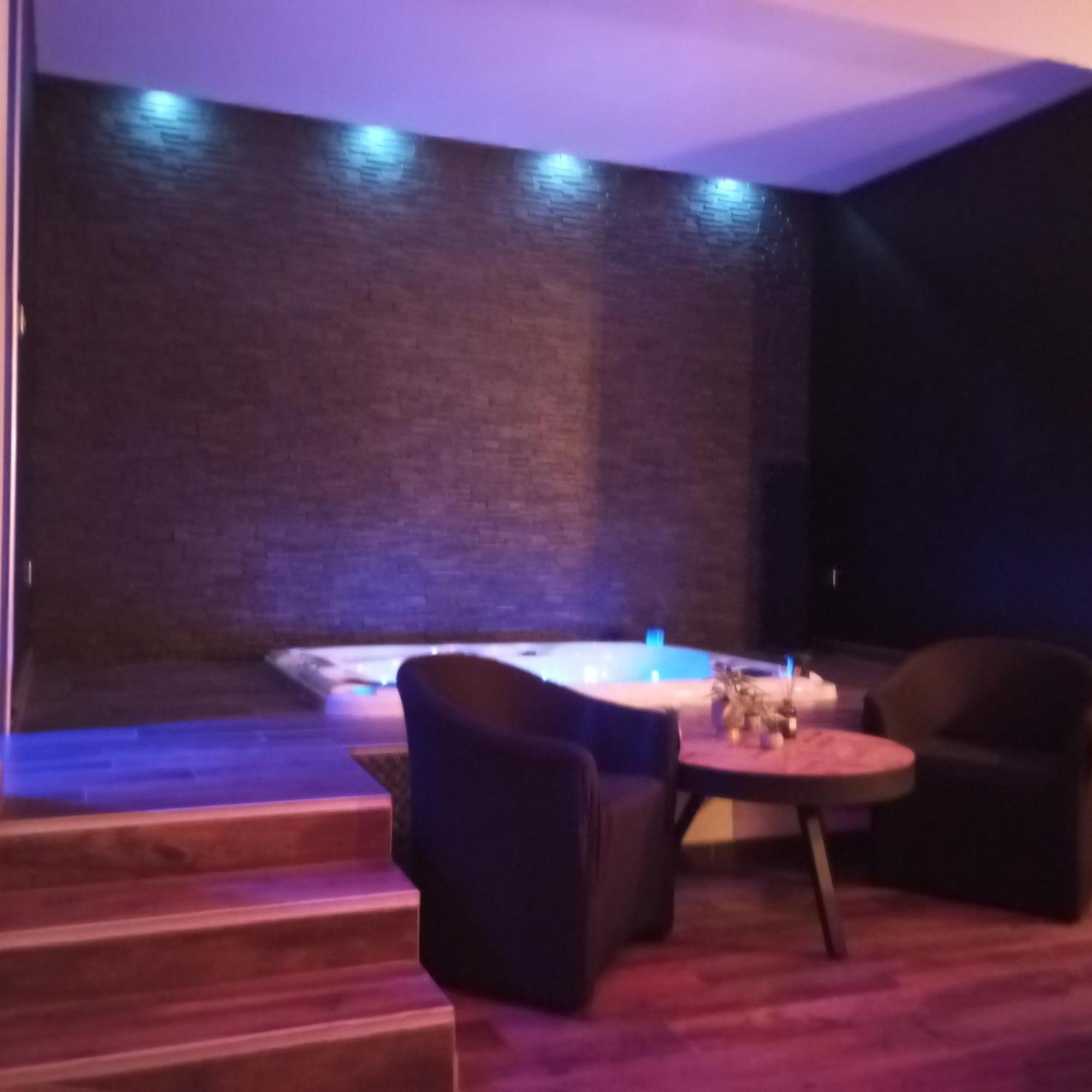 Chambre Romantique Avec Spa Privatif Ferriere-la-Grande Zewnętrze zdjęcie